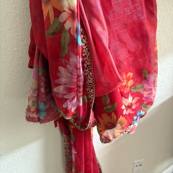 NWT Lashkaraa Elegant Red Floral Saree - Picture 10 of 16